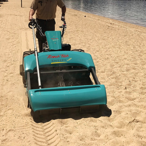 PistenBully  BeachTech Sweepy Hydro